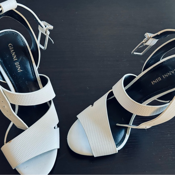 White Gianni high heel shoe size 7 - Picture 4 of 5